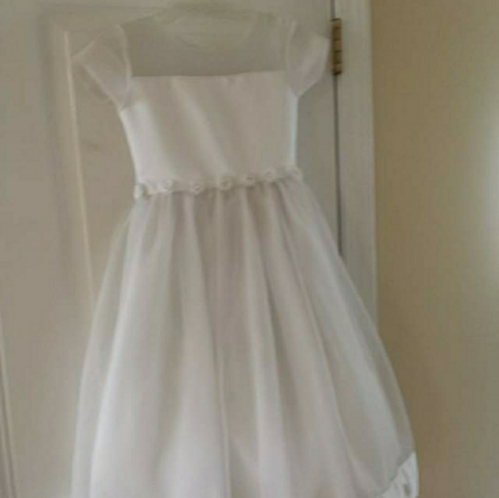 Beautiful white dress,veil,headpiece,crinoline and